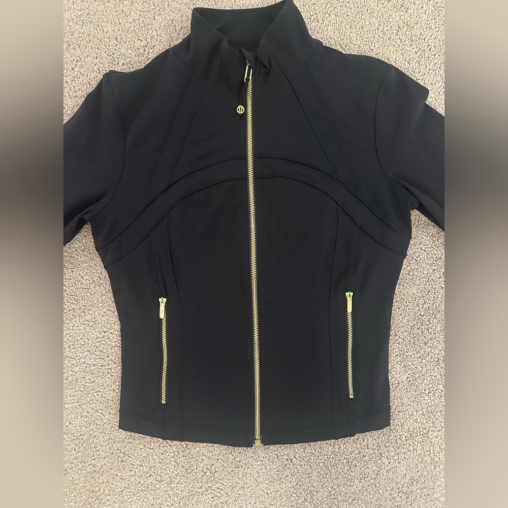 lululemon define nulu cropped Black Jacket with Gold Zippers-size 8-NWOT-